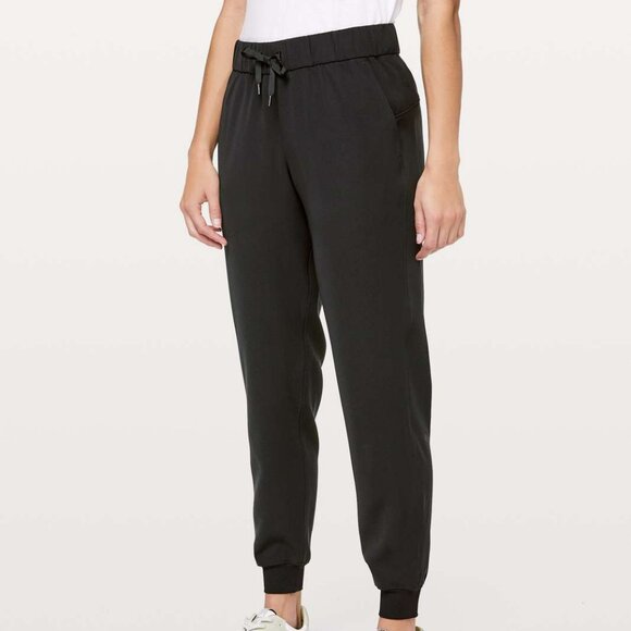 Lululemon Black On the Fly Jogger Size 4 - Picture 1 of 7